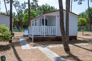 Camping ORBITUR São Jacinto - Mobilheim mit Terrasse auf dem Campingplatz