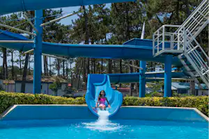 Camping ORBITUR São Pedro de Moel - Rutschen im Wasserpark des Campingplatzes