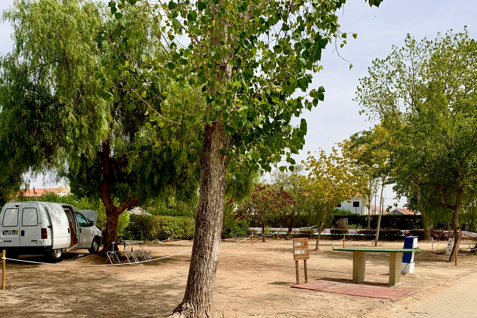 Camping ORBITUR Évora - Grillstelle auf dem Campingplatz