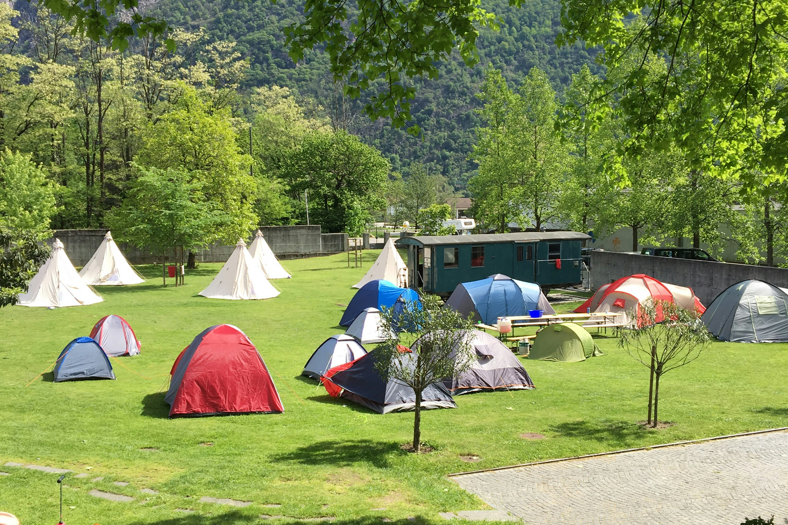 Ostello Camping Riposo  - Blick auf die Zeltwiese des Campingplatzes