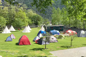 Ostello Camping Riposo - Blick auf die Zeltwiese des Campingplatzes