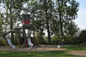 Ostseecamp Dierhagen - Spielplatz mit Rutschen auf dem Campingplatz