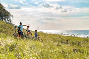 Ostseecamp Rostocker Heide - Familie beim Fahrradausflug an der Ostsee