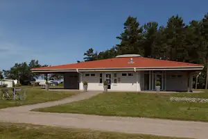 Ostseecamp Suhrendorf - Sanitärgebäude auf dem Campingplatz
