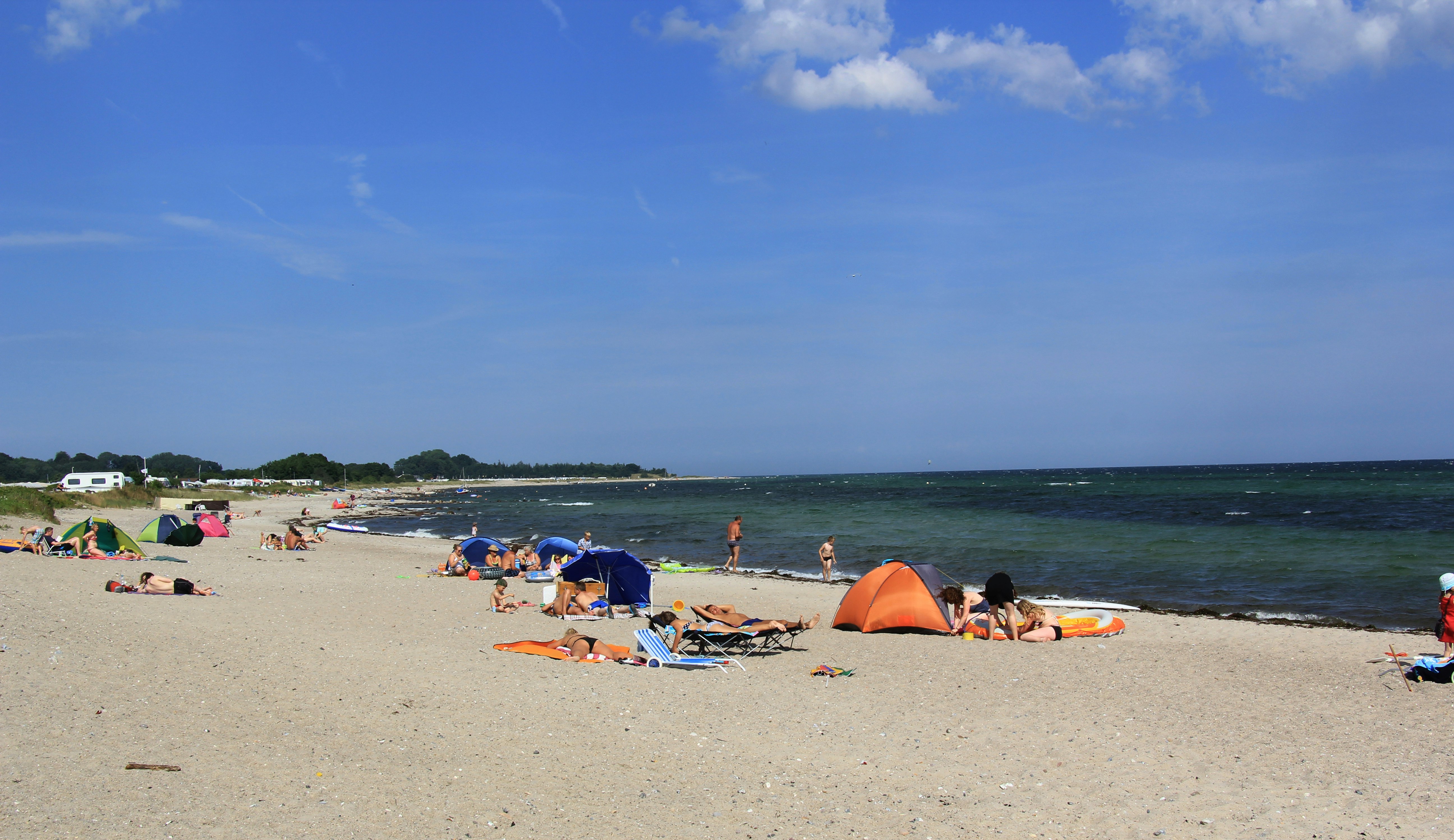 Ostseecamping Gut Karlsminde - Gäste am Ostsee-Badestrand des Campingplatzes