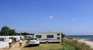 Ostseecamping Gut Karlsminde - Stellplätze direkt an der Ostsee auf dem Campingplatz