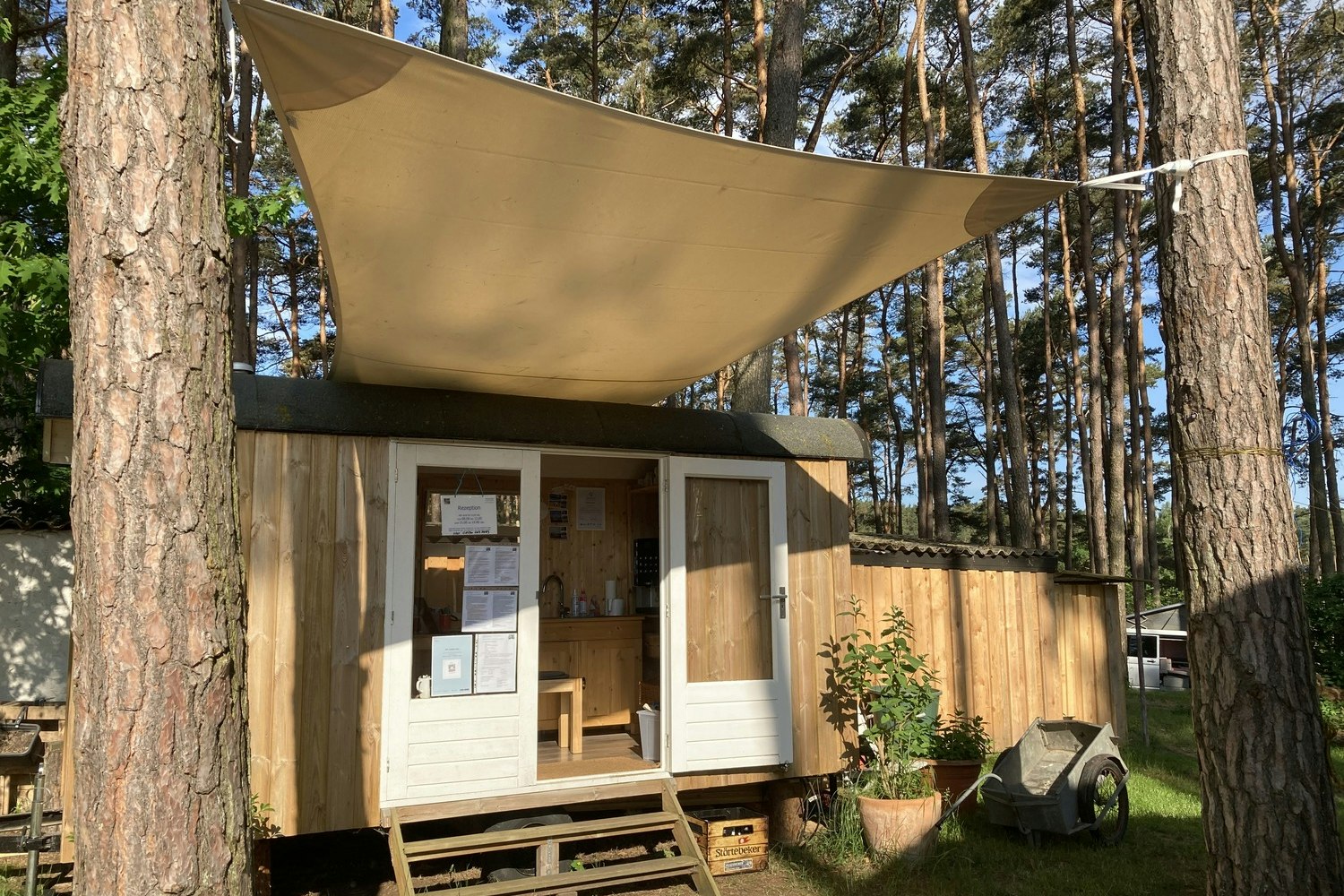 Ostseecamping Peenemündung in Freest - Blick auf die Rezeption des Campingplatzes