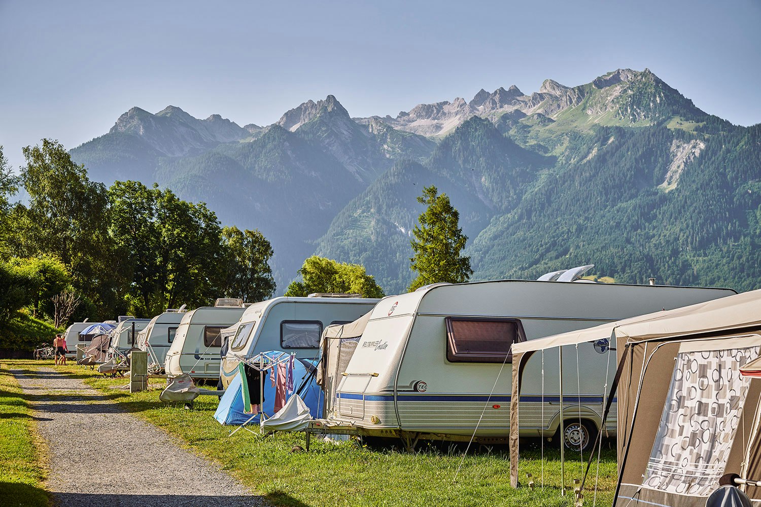 Panorama Camping Sonnenberg - Standplätze mit Blick auf die Berge