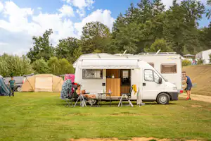 Papillon Bouillon - Standplatzwiese auf dem Campingplatz