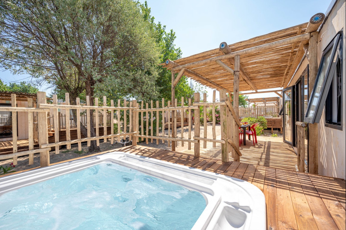 Camping Paradou - Mobilheim mit Terrasse und privatem Whirlpool