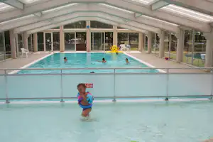 Parc De Nibelle - überdachter Swimmingpool