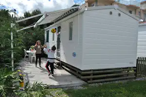 Parco e Residence Riviera - Mobilheim mit Veranda auf dem Campingplatz