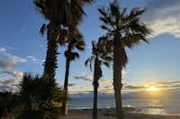 Parco Vacanze Piccolo Paradiso - Sonnenuntergang über dem Strand am Campingplatz