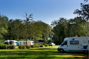 Park Drentheland - Wohnmobil- und Wohnwagenstellplätze auf der Wiese