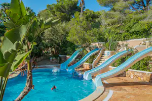 Camping Playa Barà Park Playa Barà - Rutschen im Wasserpark des Campingplatzes