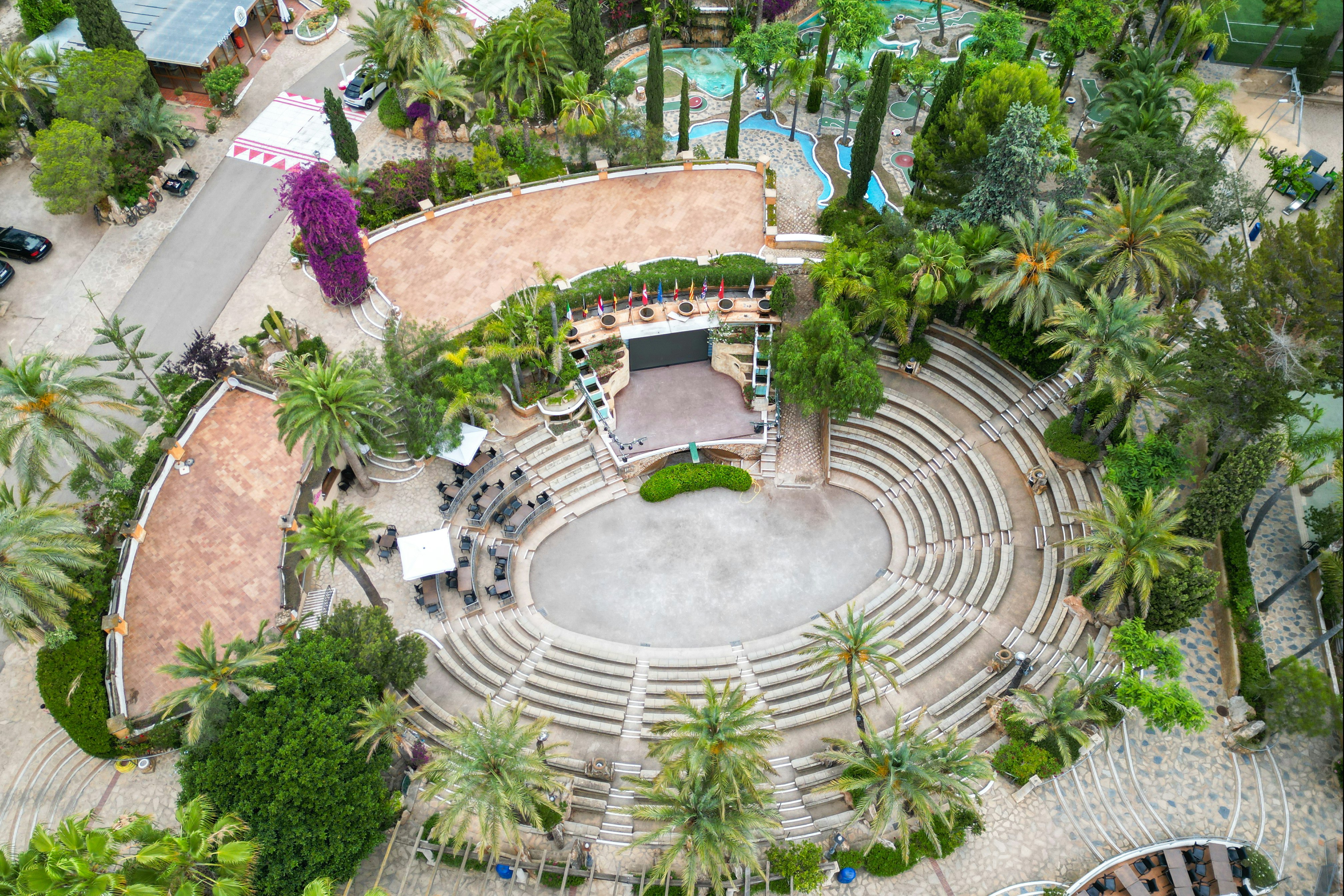 Camping Playa Barà  Park Playa Barà - Blick auf das Amphitheater auf dem Campingplatz