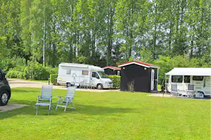 Parkcamping De Graafschap - Blick auf die Standplätze auf der Wiese