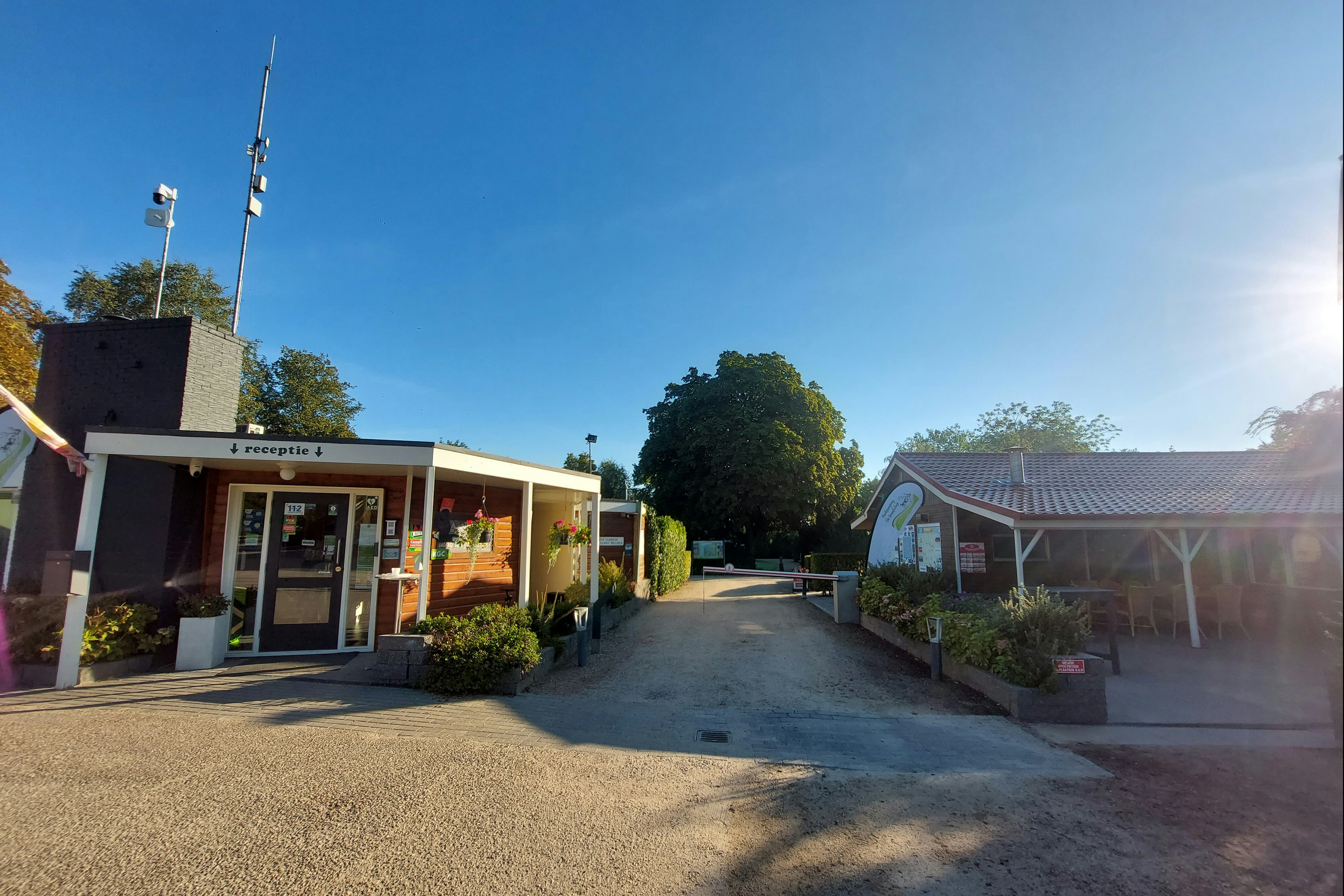 Parkcamping De Graafschap - Eingang und Rezeption des Campingplatzes