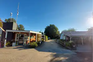 Parkcamping De Graafschap - Eingang und Rezeption des Campingplatzes
