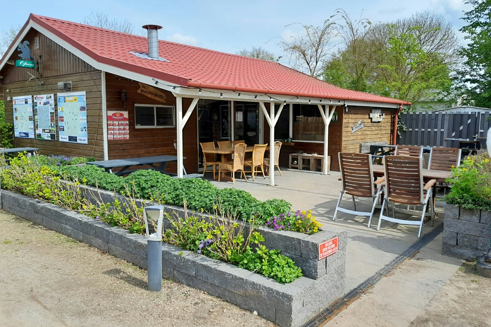 Parkcamping De Graafschap - Snackbar mit Terrasse auf dem Campingplatz