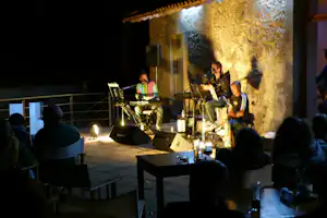 Parque de Campismo do Paço - Abendunterhaltung auf de Terrasse vom Campingplatz