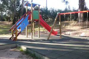 Parque de Campismo do Paço - Campingplatz mit Kinderspielplatz