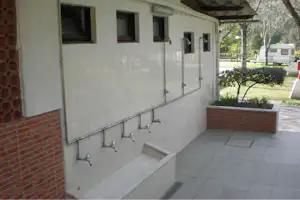 Penacova Parque de Campismo Penacova - Duschen im Freien am Sanitärgebäude