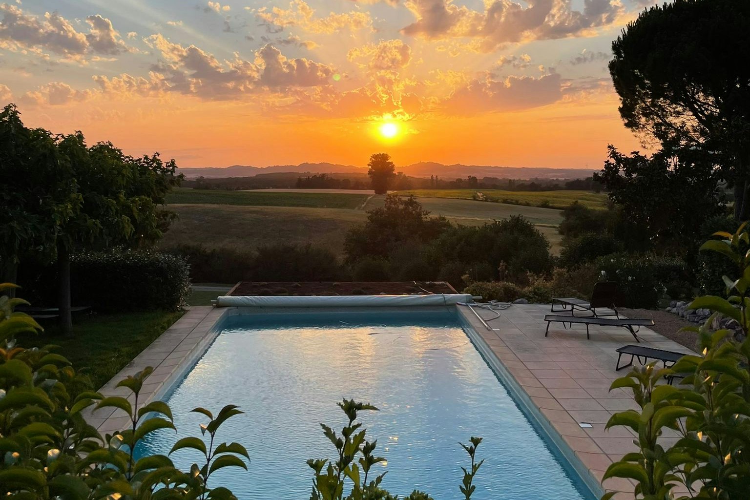 Petit Domaine de Vacances Les Armengauds - Blick auf den Pool bei Sonnenuntergang