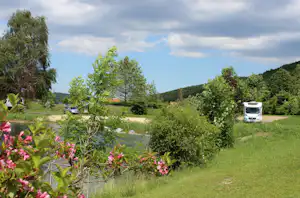 Pielachtal Camping - Stellplätze am Ufer des Sees