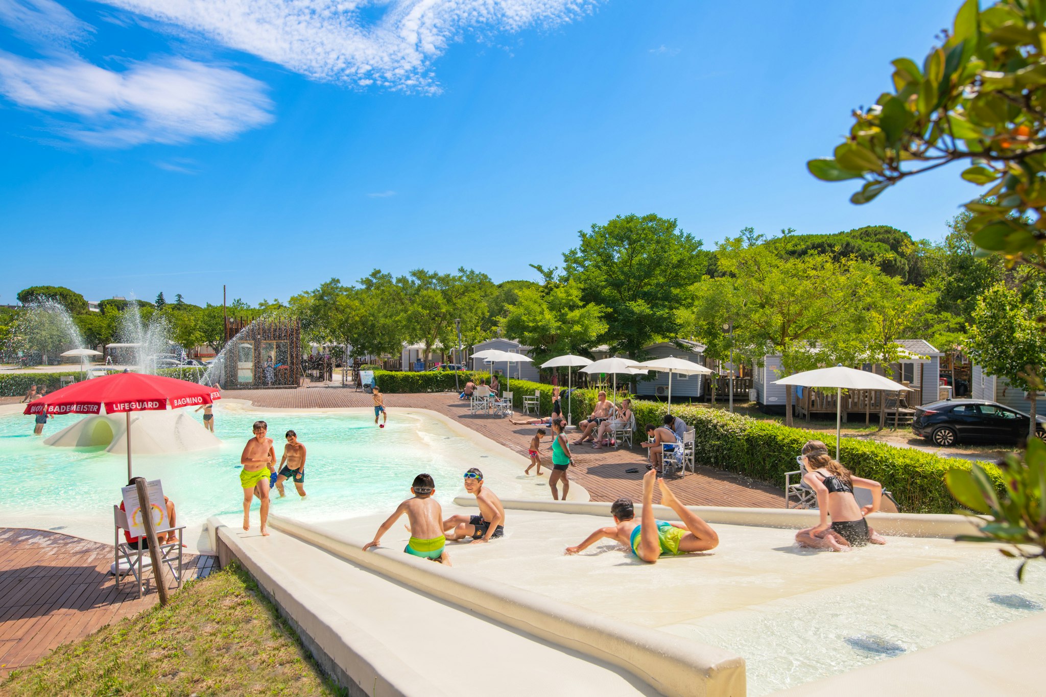 Pineta sul Mare Camping Village - Badelagune mit Rutsche auf dem Campingplatz