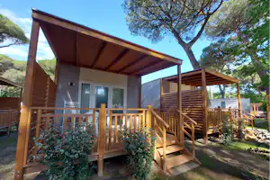 Piomboni Camping Village - Außenansicht Mobilheime auf dem Campingplatz