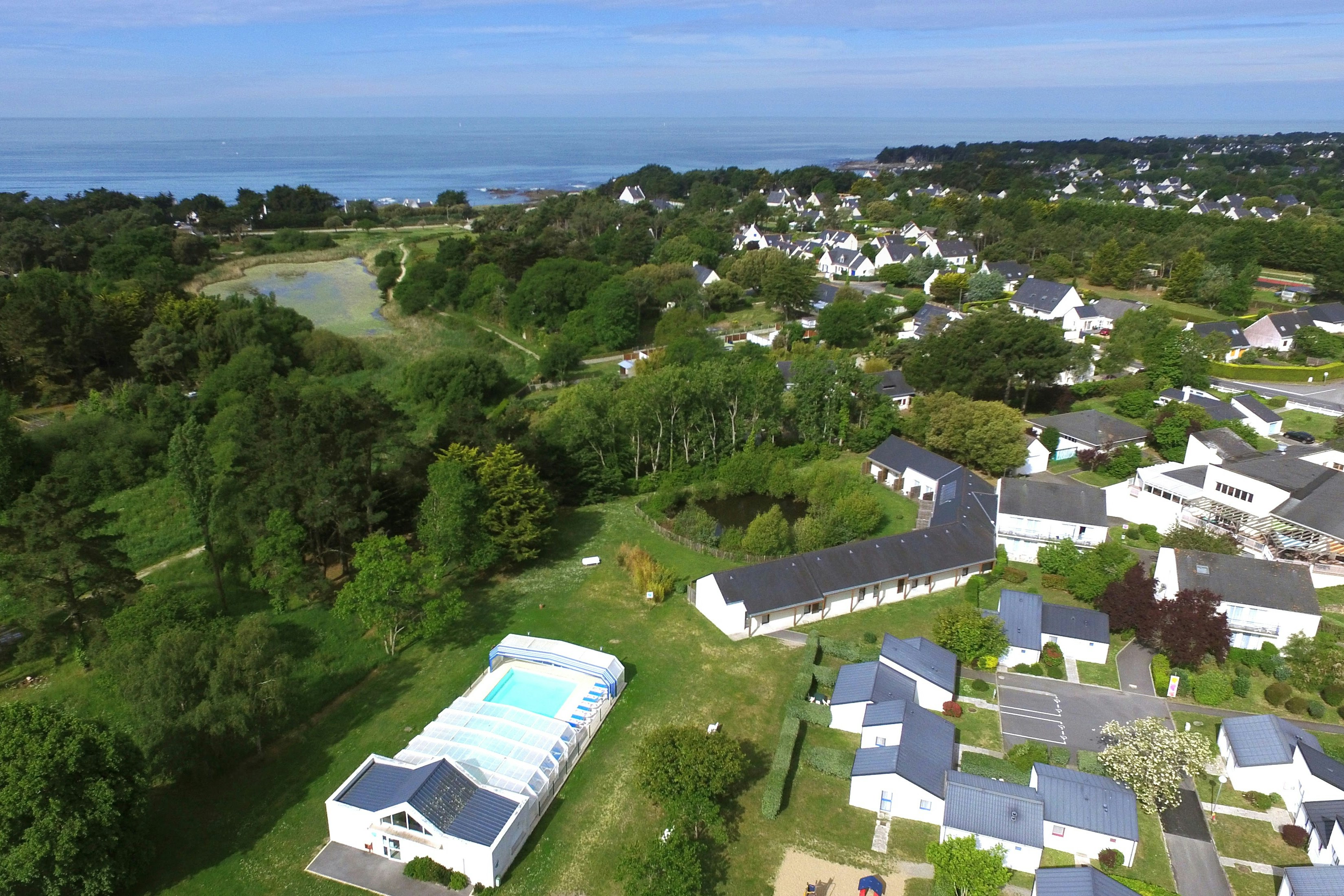 Piriac-sur-Mer Bretagne Sud  VVF Piriac-sur-Mer Bretagne Sud  - Luftaufnahme des Campingplatzes