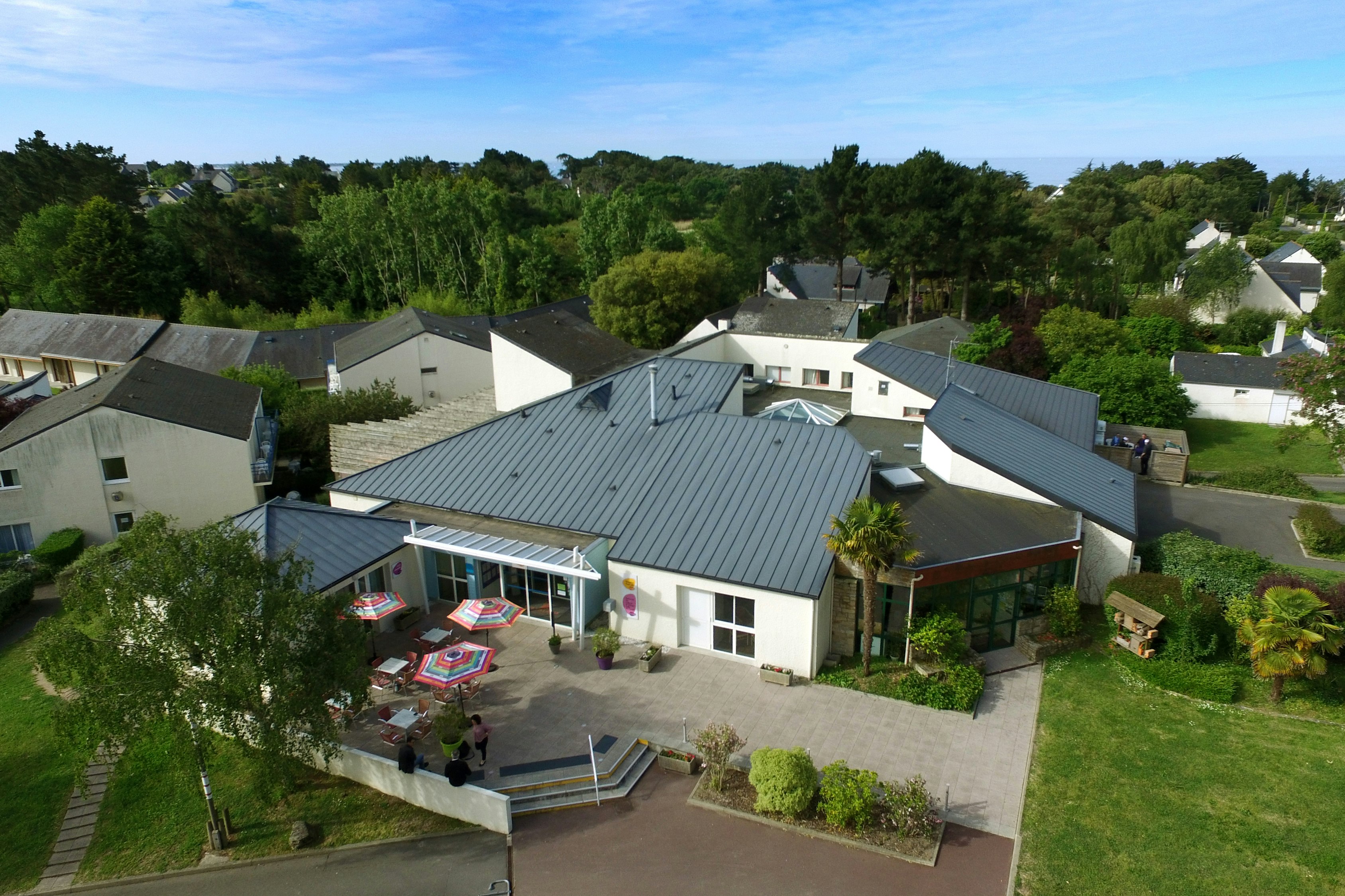 Piriac-sur-Mer Bretagne Sud  VVF Piriac-sur-Mer Bretagne Sud  - Restaurant mit Terrasse auf dem Campingplatz