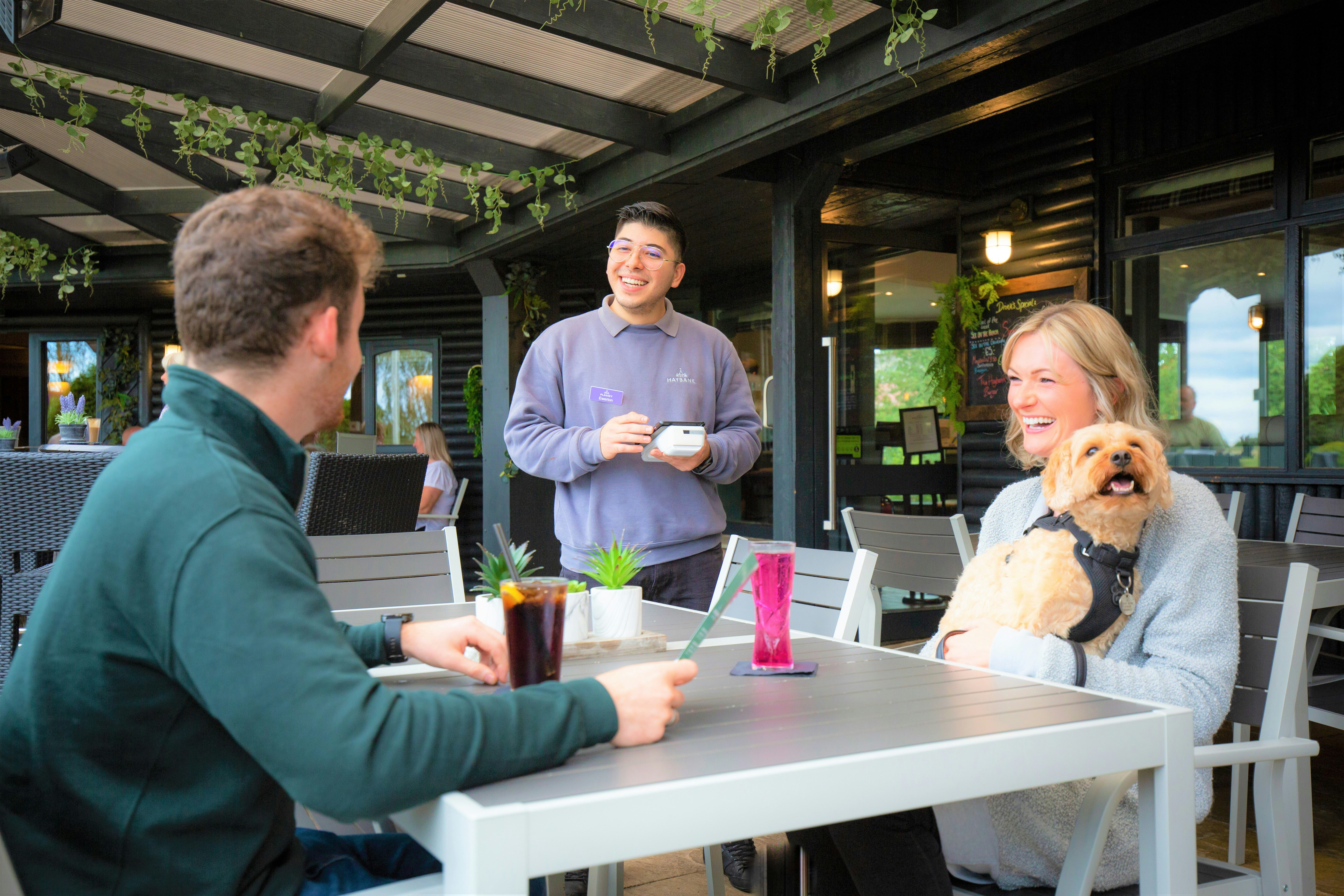 Plassey Holiday Park  - Restaurant mit Terrasse auf dem Campingplatz