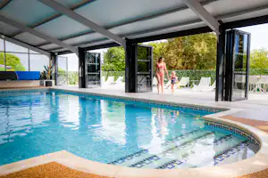Plassey Holiday Park - Indoor-Pool auf dem Campingplatz