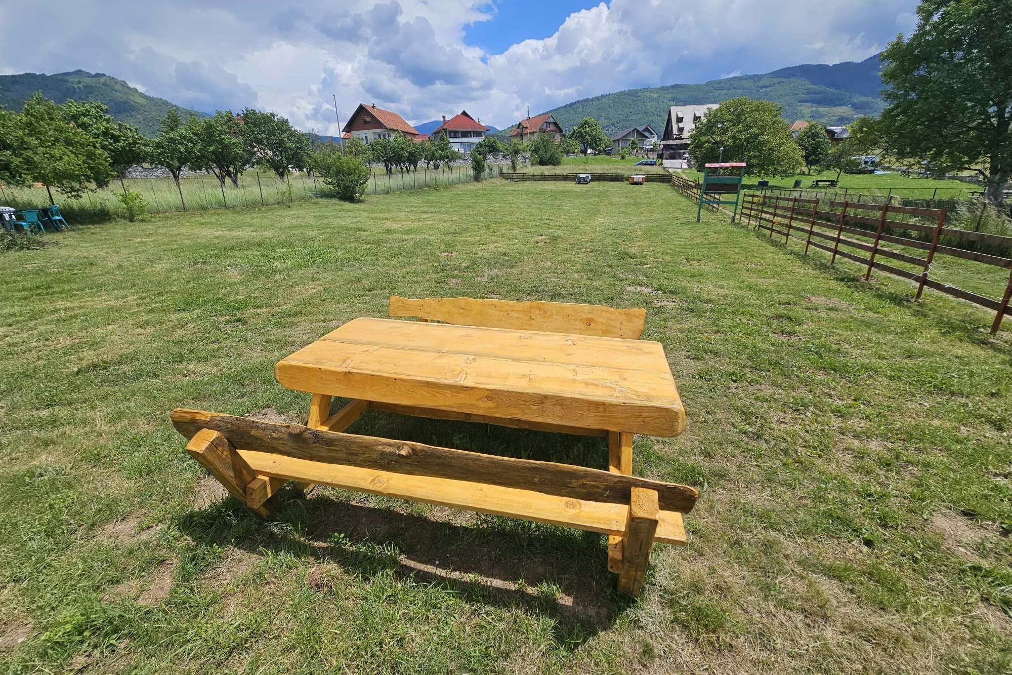 Plav Lake Camping - Picknicktisch auf dem Campingplatz