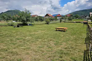 Plav Lake Camping - Wiese auf dem Campingplatz