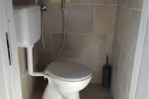 Podere Mulinaccio - Toilette im Sanitärgebäude des Campingplatzes