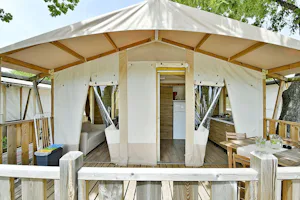 Polidor Camping Park - Blick auf Safari Zelt auf dem Campingplatz