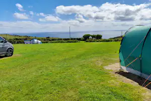 Polruan Holiday Camping & Caravanning - Standplatzwiese auf dem Campingplatz