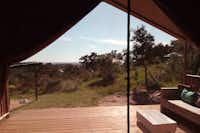 Portugal Nature Lodge - Blick nach außen im Safari-Zelt auf dem Campingplatz