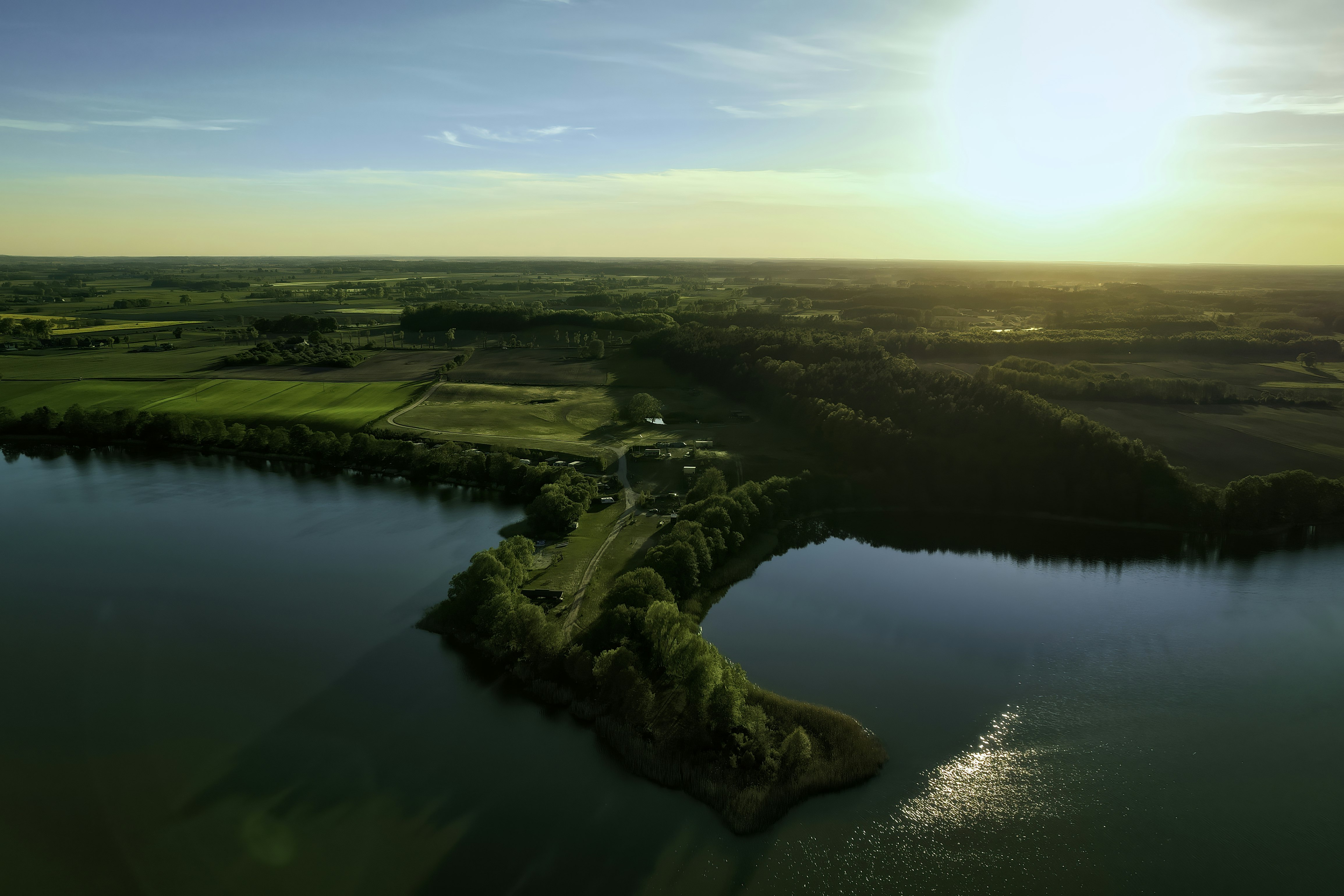 Półwysep Sielanka  - Luftaufnahme des Campingplatzes am Wasser