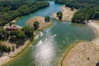 Premium Camper Plaats 't Hulsbeek - Luftaufnahme des Flusses mit Badestrand