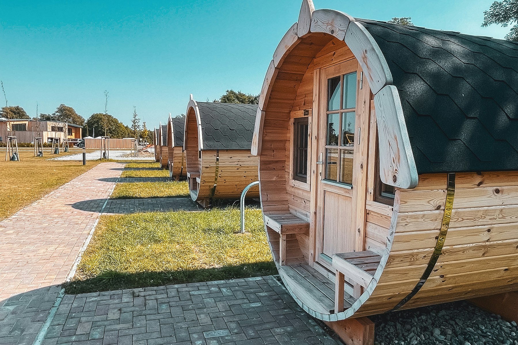 Prima Resort Boddenblick - Schlaffässer auf dem Campingplatz