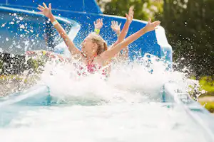 Punkaharju Resort - Pool mit Wasserrutsche auf dem Campingplatz