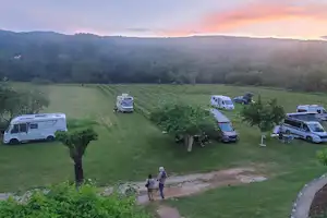 Purple Eye Estate – Camp & Winery - Standplätze auf dem Campingplatz
