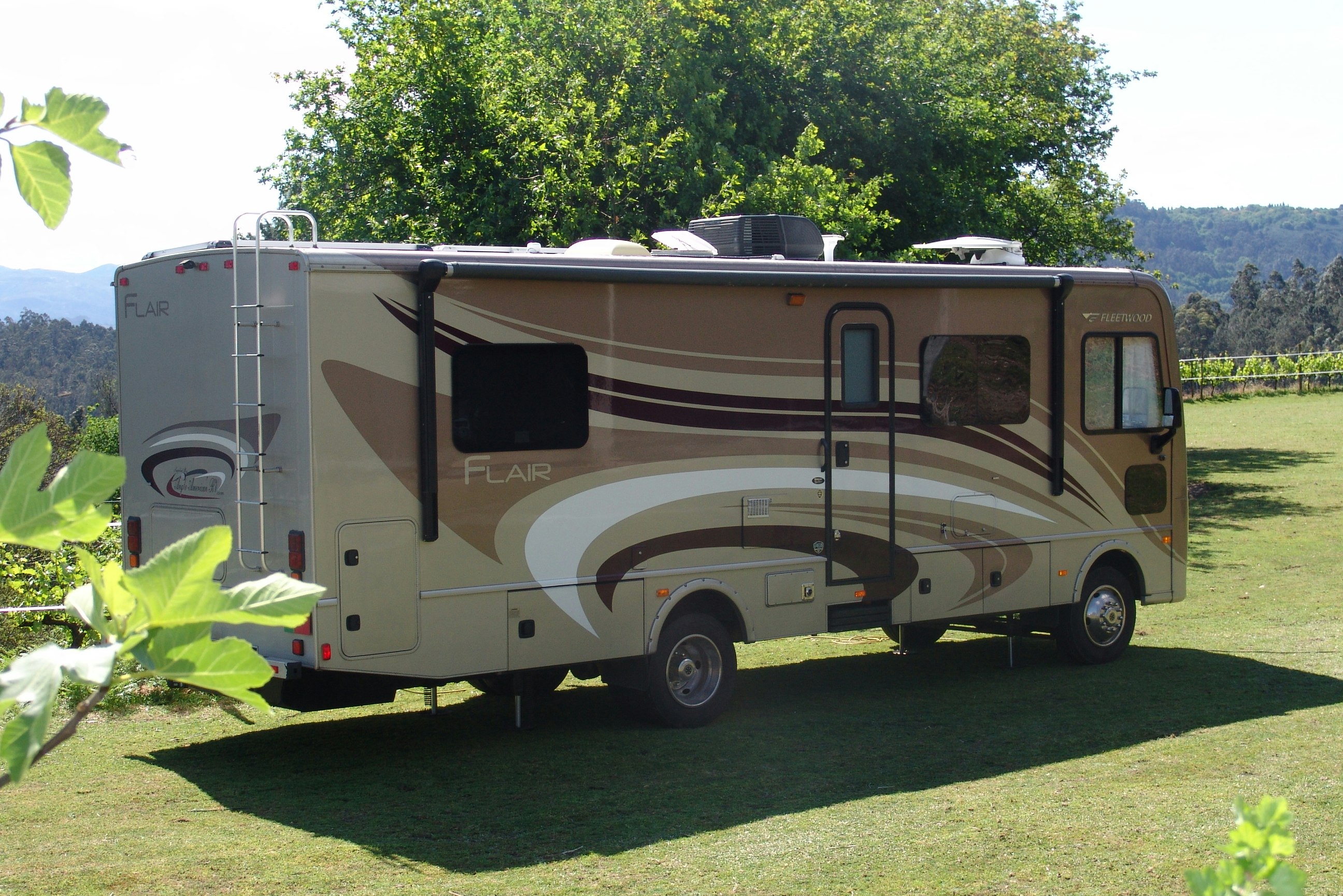 Quinta Santa Marinha - Wohnmobil- und Wohnwagenstandplätze auf der Wiese