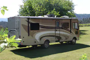Quinta Santa Marinha - Wohnmobil- und Wohnwagenstandplätze auf der Wiese