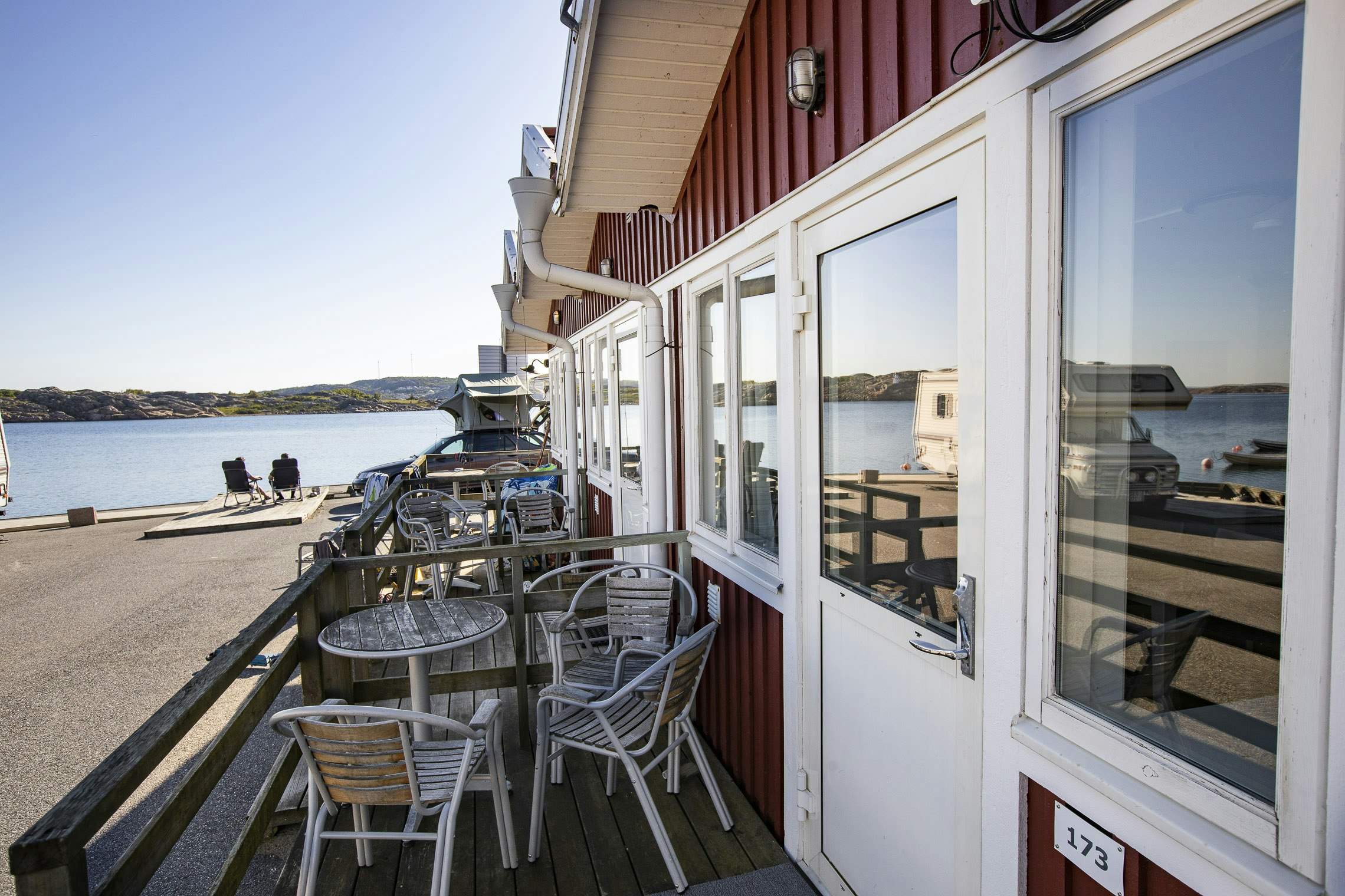 Ramsvik Stugby & Camping - Terrasse mit Wasserblick