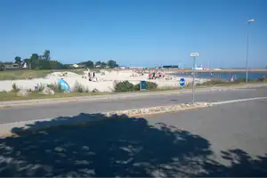 Randers Fjord Camping - Fussgängerweg auf dem Strand
